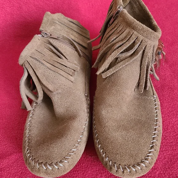 Minnetonka Tan Fringed Moccasins - Picture 2 of 6
